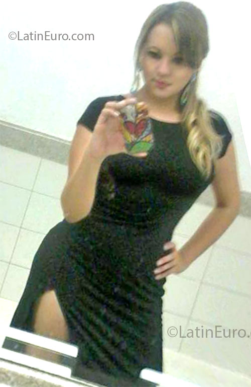 Date this athletic Brazil girl Carol from Goiania BR7497