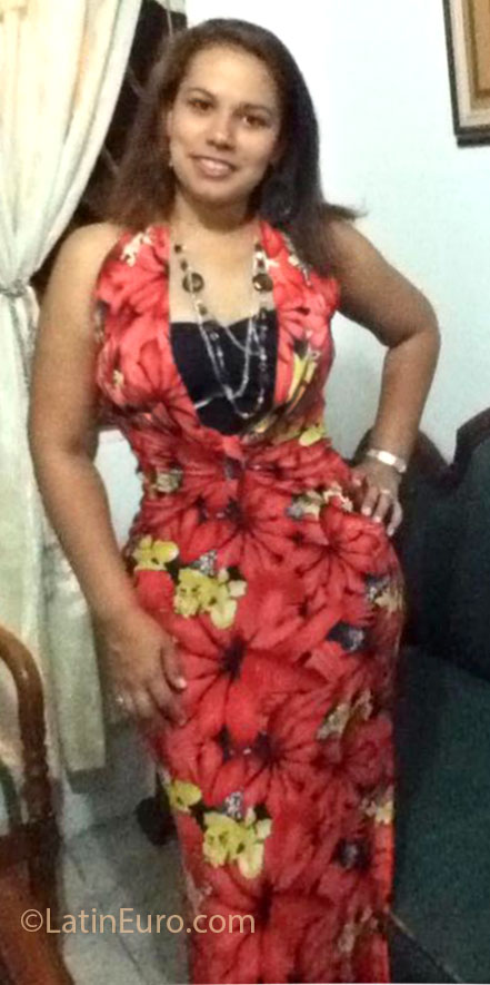 Date this lovely Colombia girl Yessica from Cali CO12203