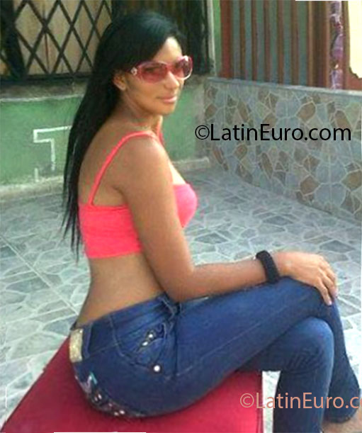 Date this happy Colombia girl LEIDY from Cali CO12212