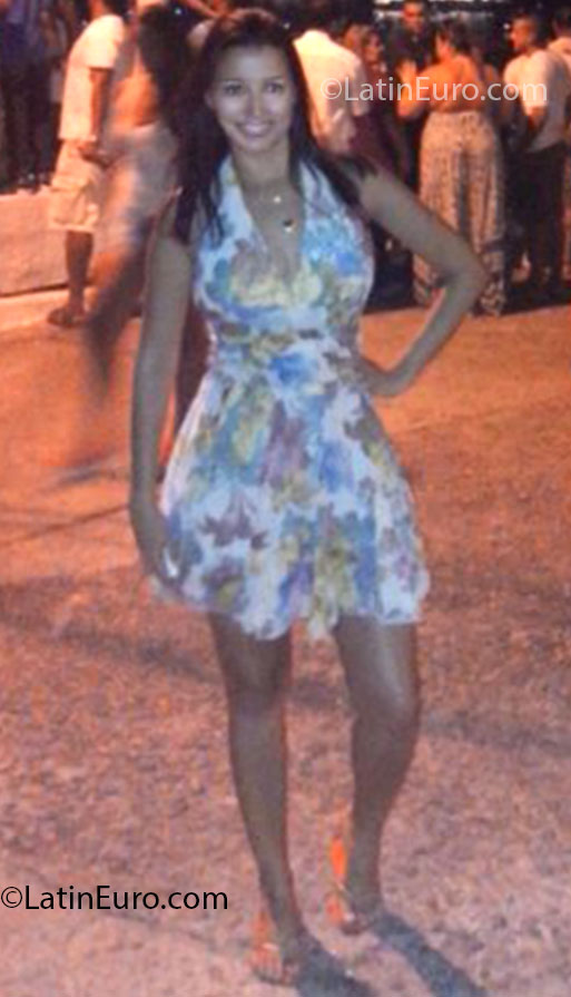 Date this good-looking Brazil girl Twane from Rio de Janeiro BR7519