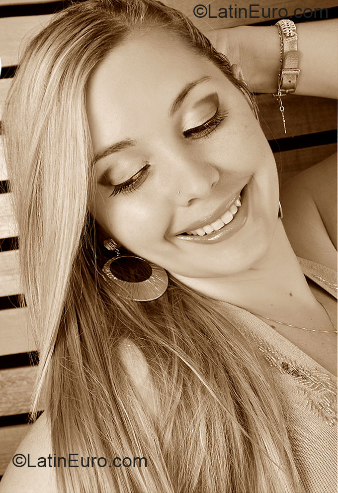 Date this charming Brazil girl Vanessa from Sao Paulo BR7543