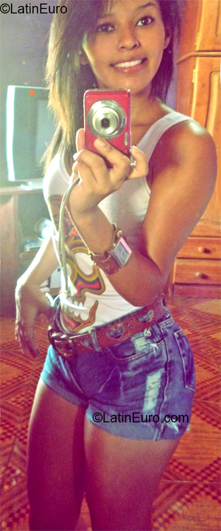 Date this cute Brazil girl Taisa from Belem BR7556