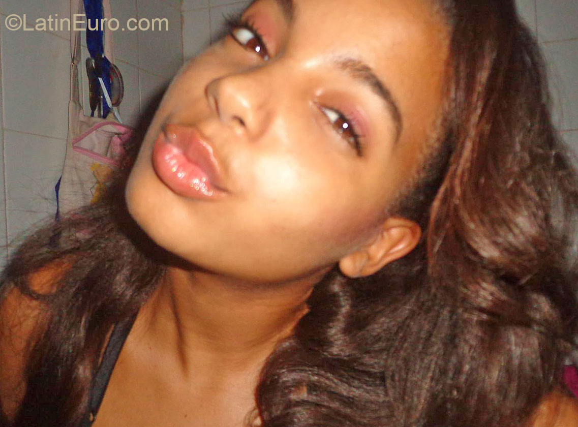 Date this voluptuous Brazil girl Luane from Recife BR7563