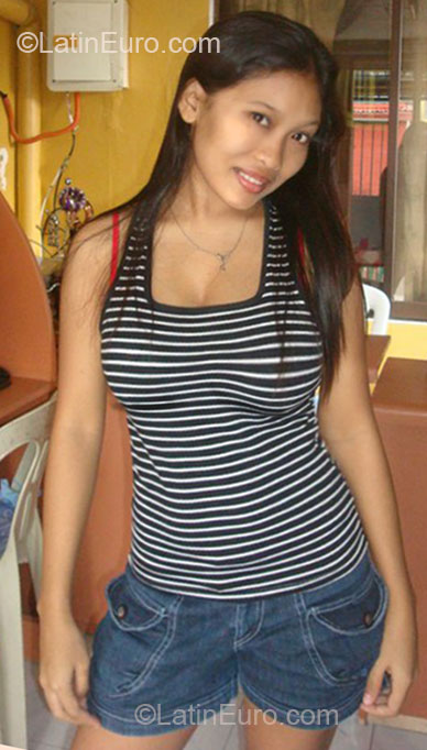 Date this georgeous Philippines girl Zyrene from Manila PH555