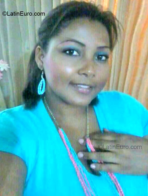 Date this cute Colombia girl Marianela from Cartagena CO16195