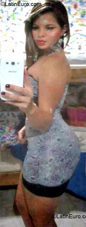 Date this funny Colombia girl Kelly from Armenia CO12585