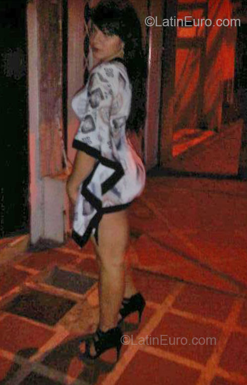 Date this happy Colombia girl Carolina from Cali CO12653