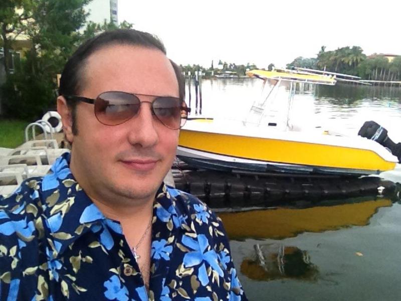 Date this georgeous France man Casey from Angers FR189