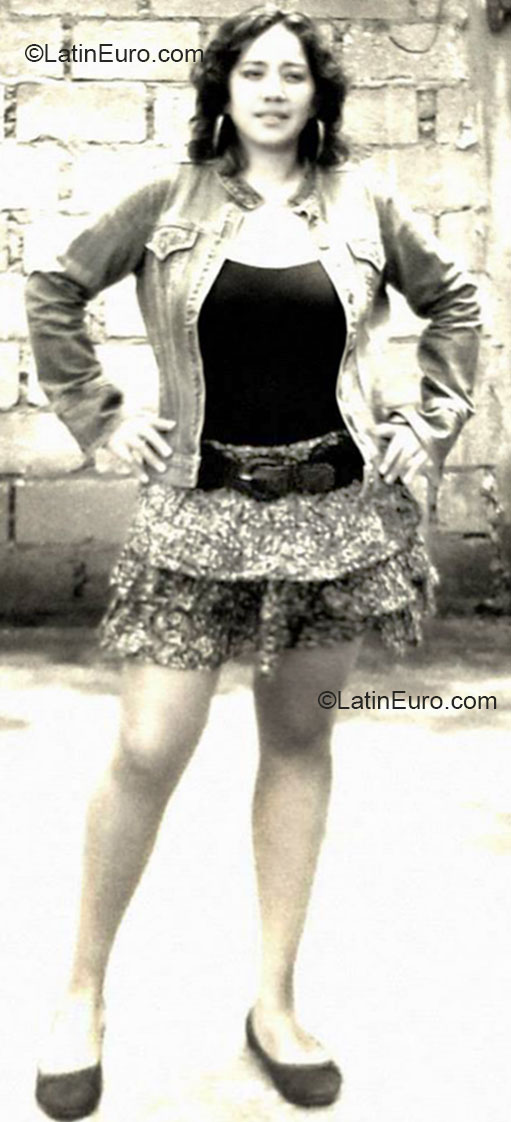 Date this lovely Mexico girl Rubi from Valle de Bravo MX1000