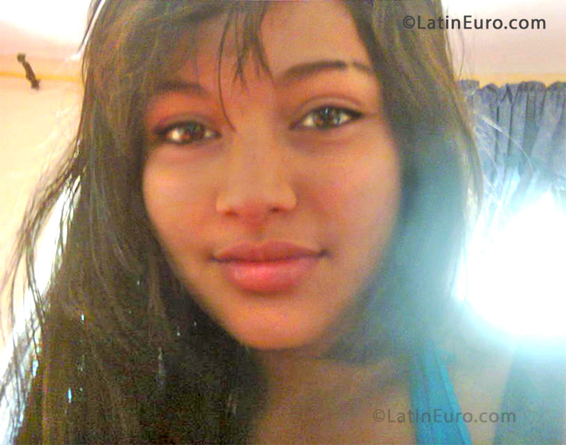 Date this nice looking Colombia girl Aylin from Cali CO12729