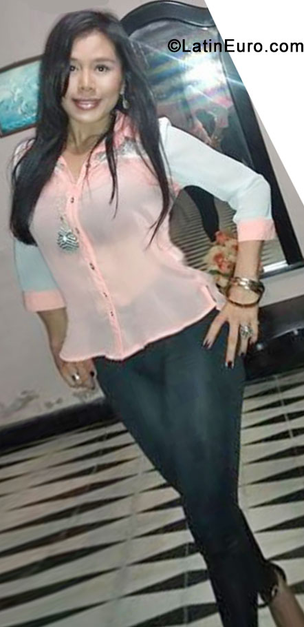 Date this voluptuous Colombia girl Adriana lucia from Cartagena CO15632