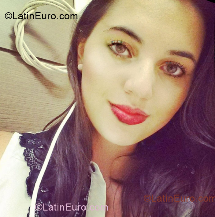 Date this attractive Brazil girl Laura from Uberlandia BR7704