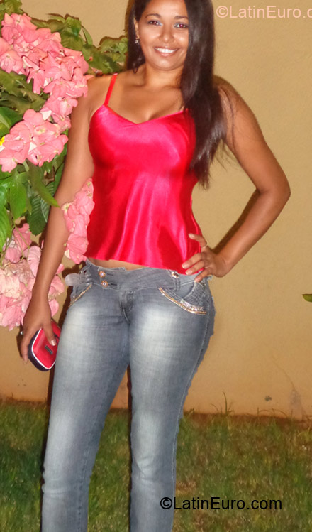 Date this good-looking Brazil girl Alinne from Mossoro BR7709