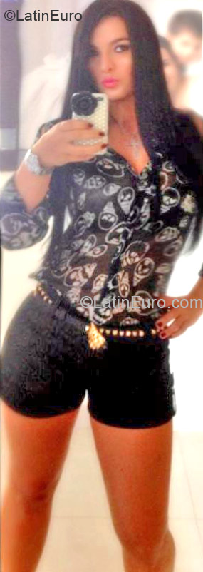 Date this sultry Colombia girl Viviana from Pereira CO12862