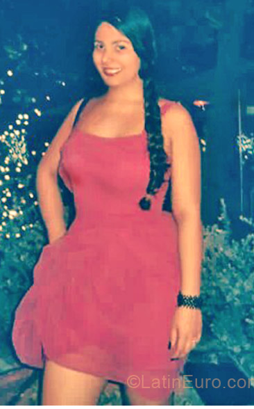 Date this nice looking Colombia girl Sara from Cartagena CO12880