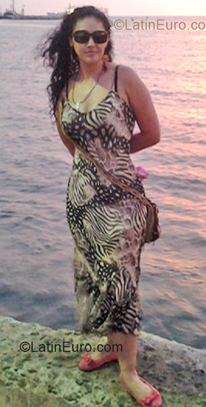 Date this cute Colombia girl Yamile from Bogota CO12885