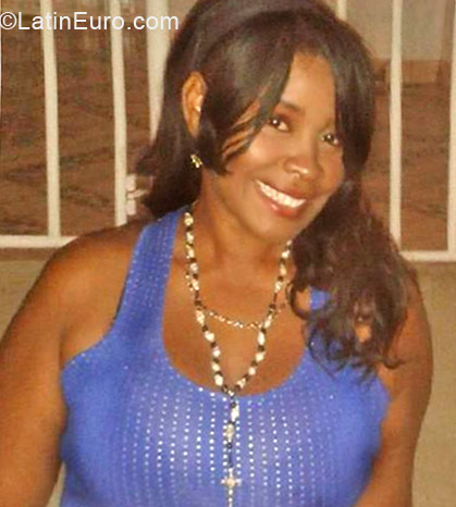 Date this happy Colombia girl Ana mar from Cartagena CO12916