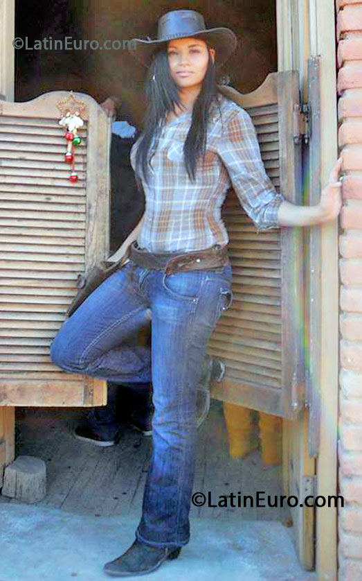 Date this good-looking Mexico girl Karina from Guadalajara MX1073