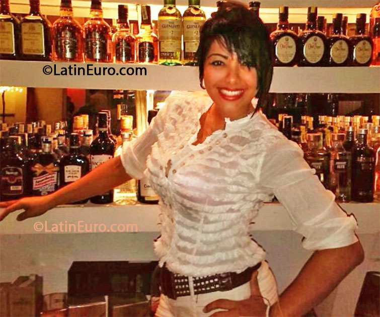 Date this good-looking Colombia girl Carolina from Barranquilla CO13056