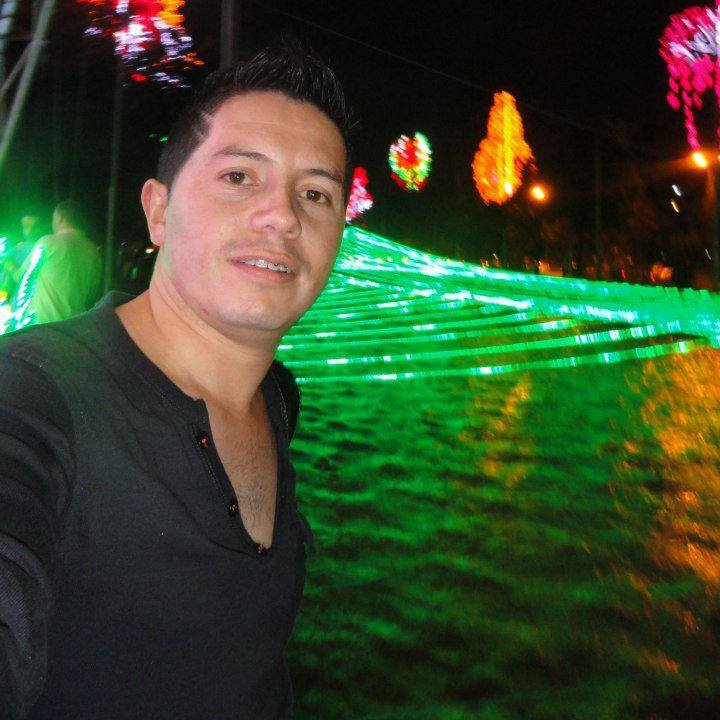 Date this foxy Colombia man JULIAN from Bogota CO13223