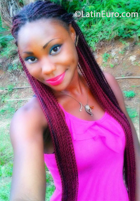 Date this happy Jamaica girl Shamona from saint Ann JM1697
