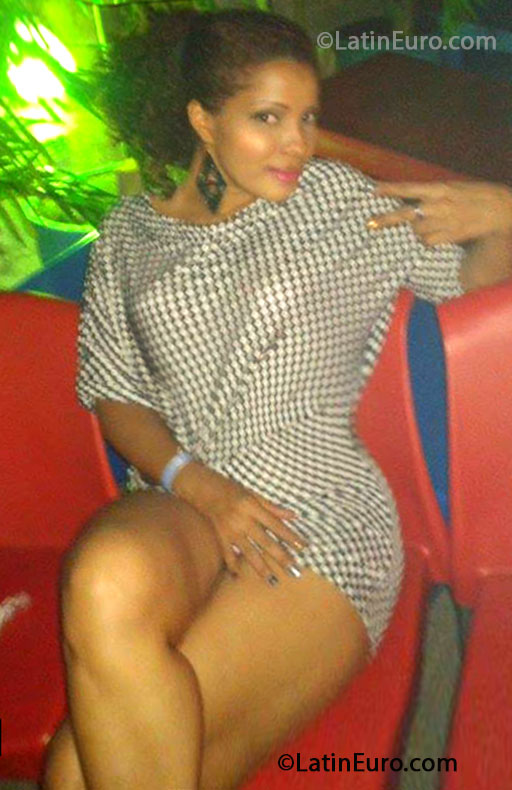 Date this lovely Colombia girl Isabella from Cartagena CO18745