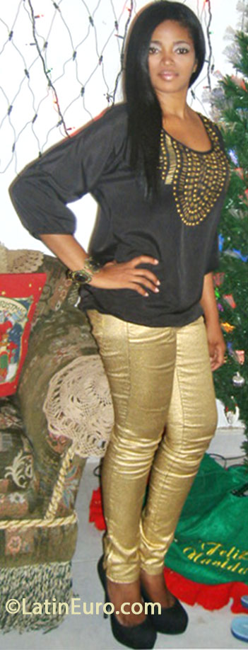 Date this lovely Colombia girl Edilma from Santa Marta CO13664