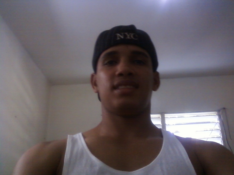 Date this hard body Dominican Republic man Deivi from Santo Domingo DO16862