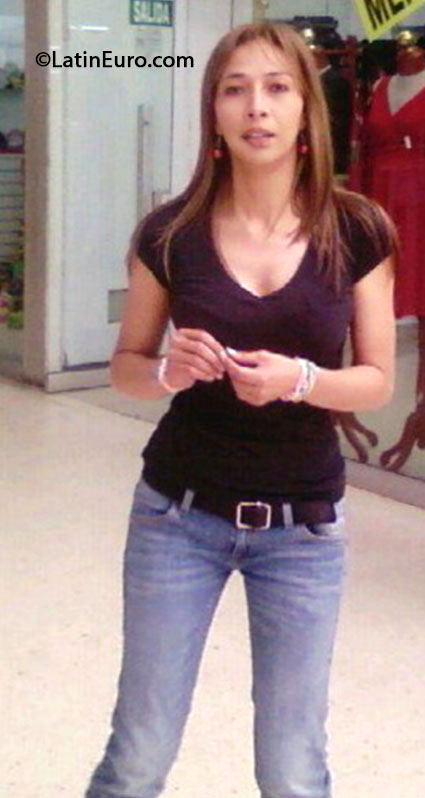 Date this nice looking Colombia girl Ana maria from Bogota CO15403