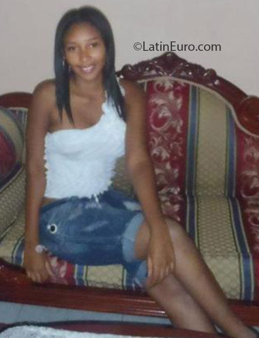 Date this athletic Colombia girl Marina from Cali CO13841