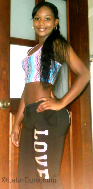 Date this nice looking Colombia girl Ginneth from Cali CO15599