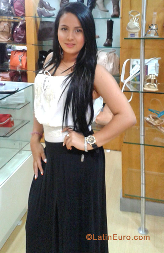 Date this young Colombia girl Isabel j from Medellin CO14391
