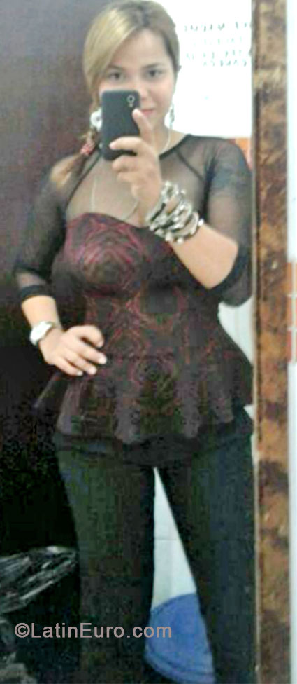 Date this gorgeous Colombia girl Shirly from Bucaramanga CO14414