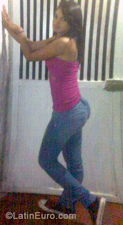 Date this nice looking Venezuela girl Bele from Apure VE107