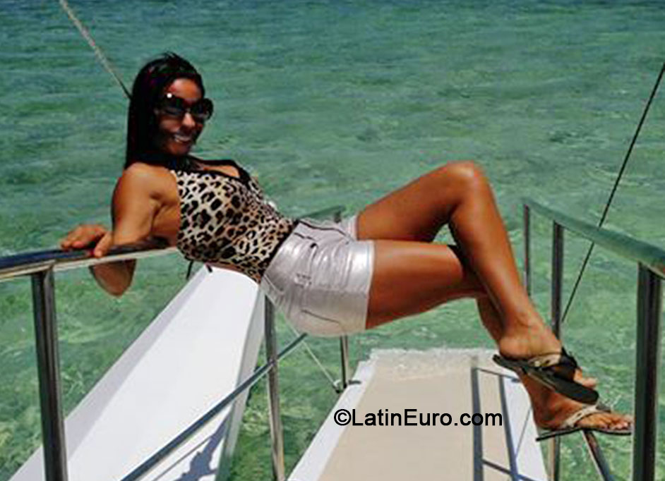 Date this voluptuous Brazil girl Geni from Rio De Janeiro BR8293