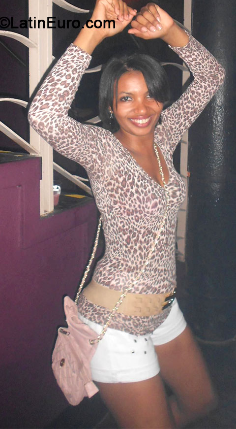 Date this sultry Brazil girl Fernanda from Belo Horizonte BR8297