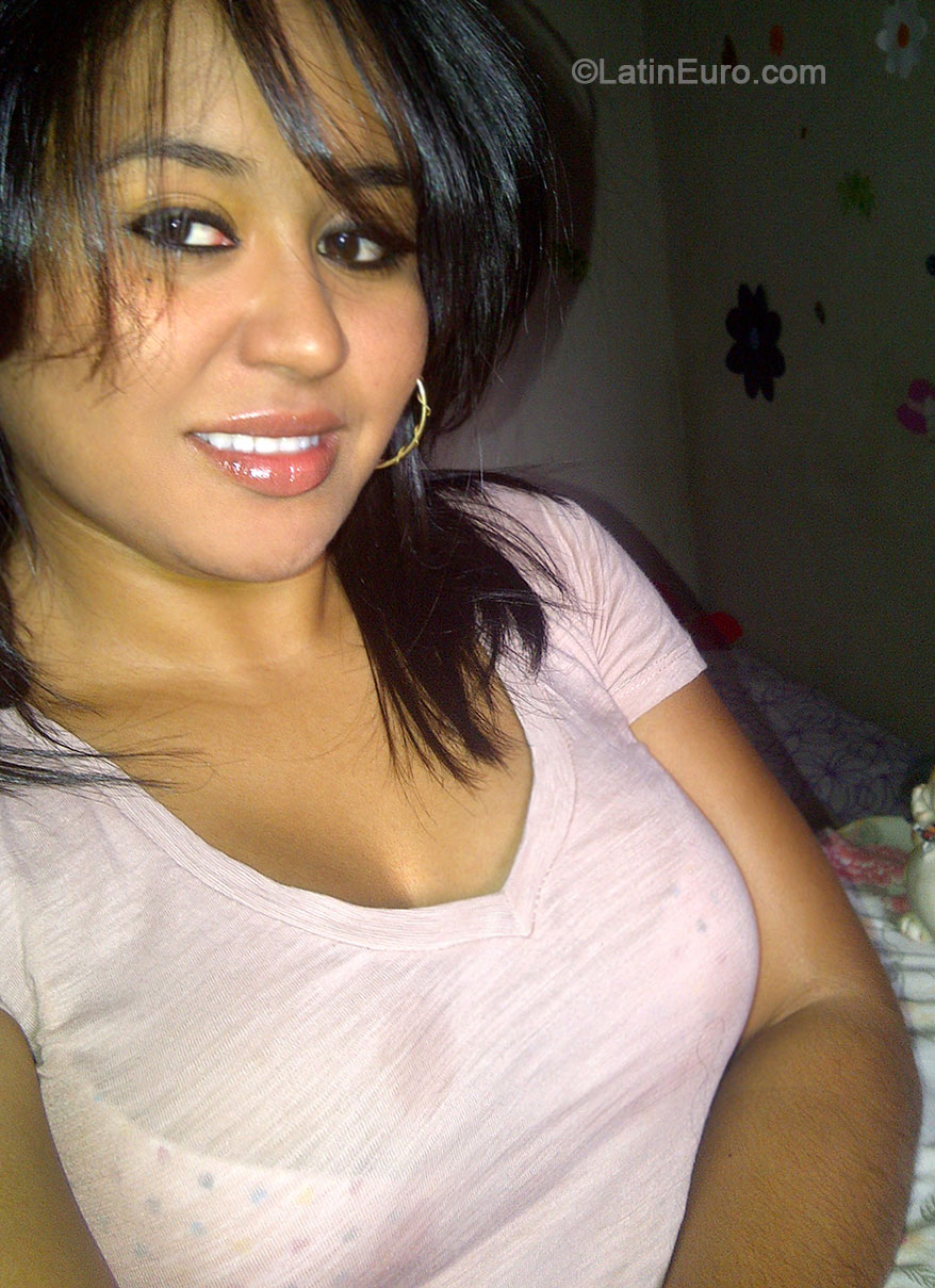 Date this good-looking Honduras girl Lizeth from Tegucigalpa HN906