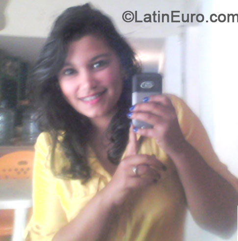 Date this georgeous Venezuela girl Andrea from Ciudad Ojeda VE122