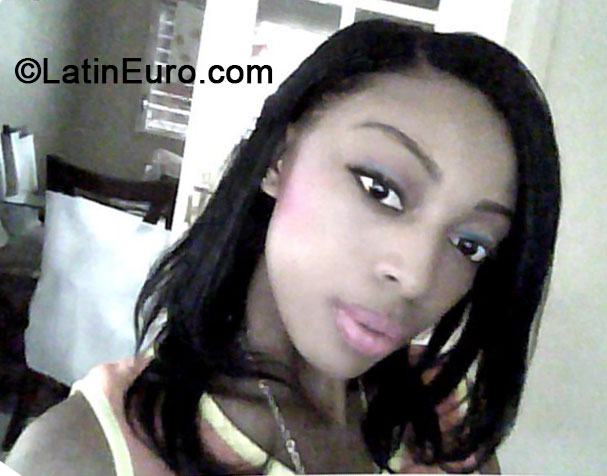 Date this attractive Jamaica girl Paris from Kingston JM1461