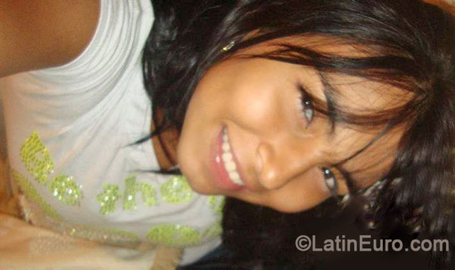 Date this foxy Colombia girl Monica from Cali CO14691