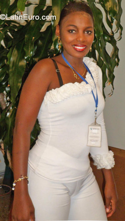 Date this gorgeous Colombia girl Corazon from Cali CO14710