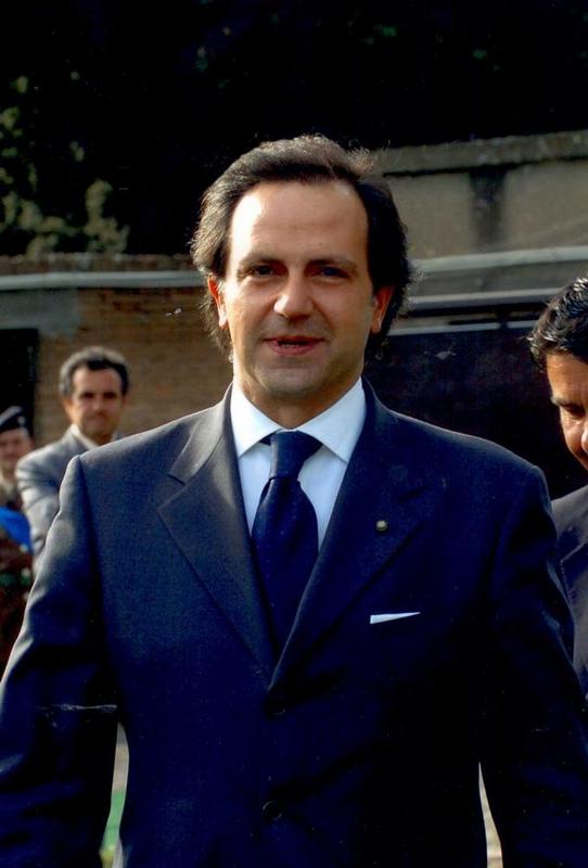 Date this tall Canada man Raymond from Vancouver CA605