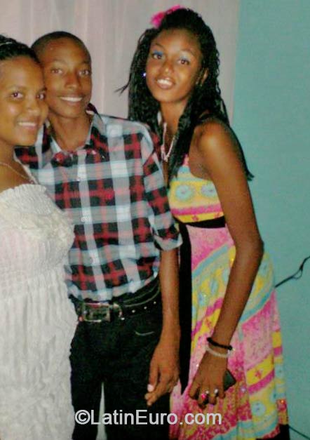 Date this georgeous Venezuela girl Alicia from Caracas VE135