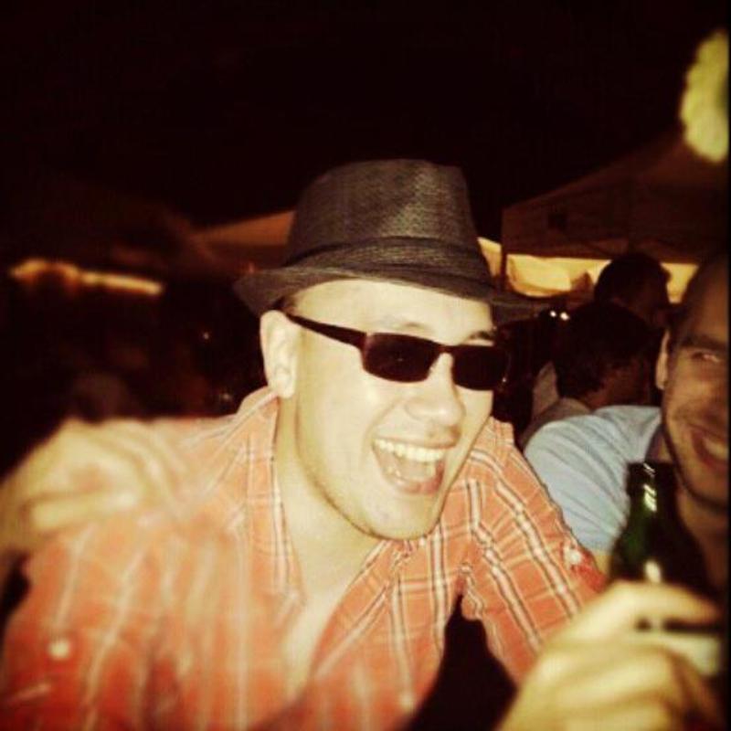 Date this tall Belgium man ADNOH from Ghent BE90