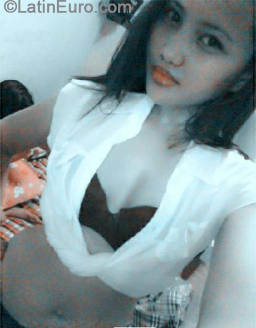 Date this happy Philippines girl Leonor from Cagayan De Oro City PH615