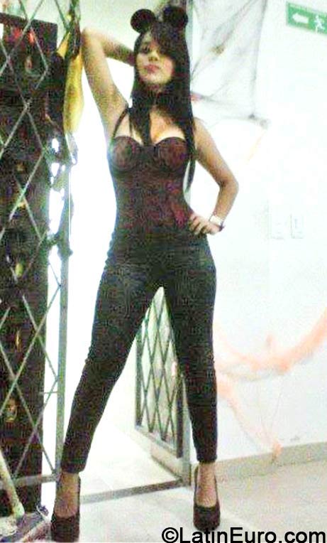 Date this happy England girl DRUW from  CO14895