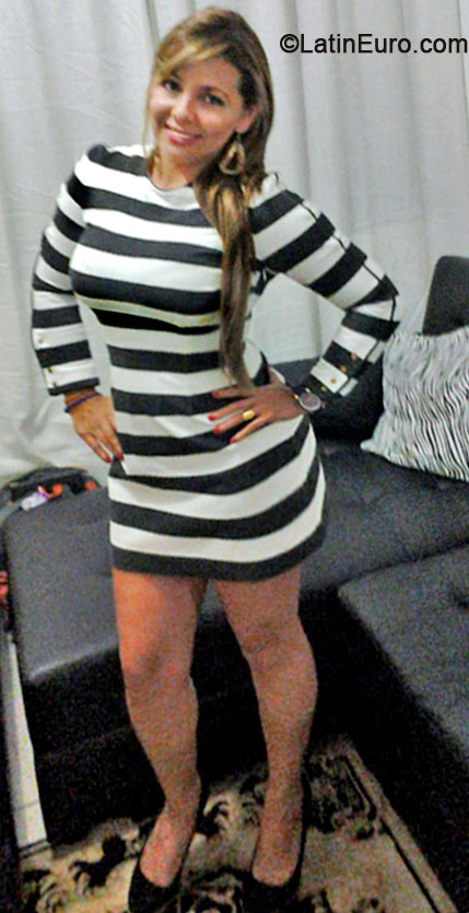 Date this voluptuous Panama girl Carolina from Panama PA408