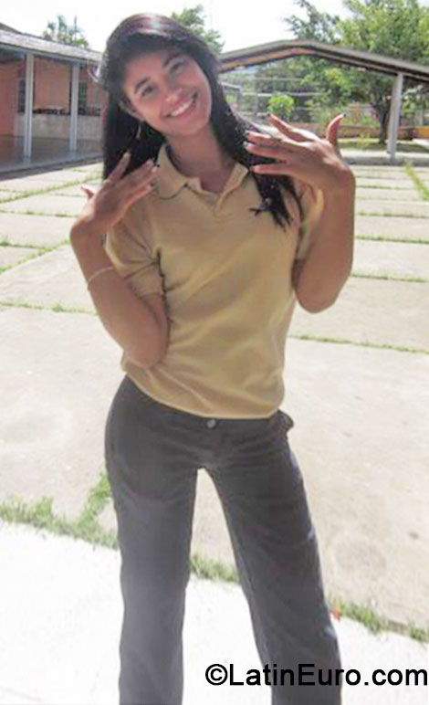 Date this hot Venezuela girl Bethania from Caracas VE200
