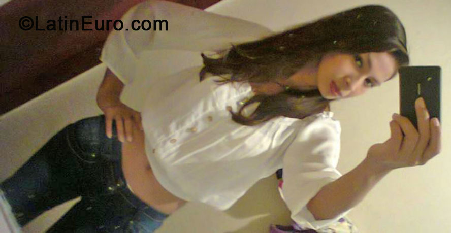 Date this cute Honduras girl Neida from Roatan HN1074