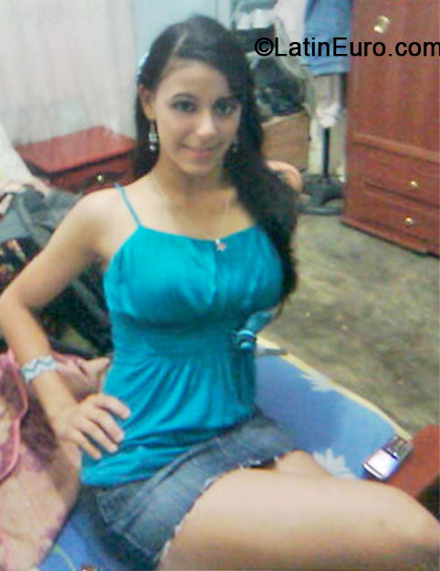 Date this hard body Venezuela girl Vanessa from Caracas VE217